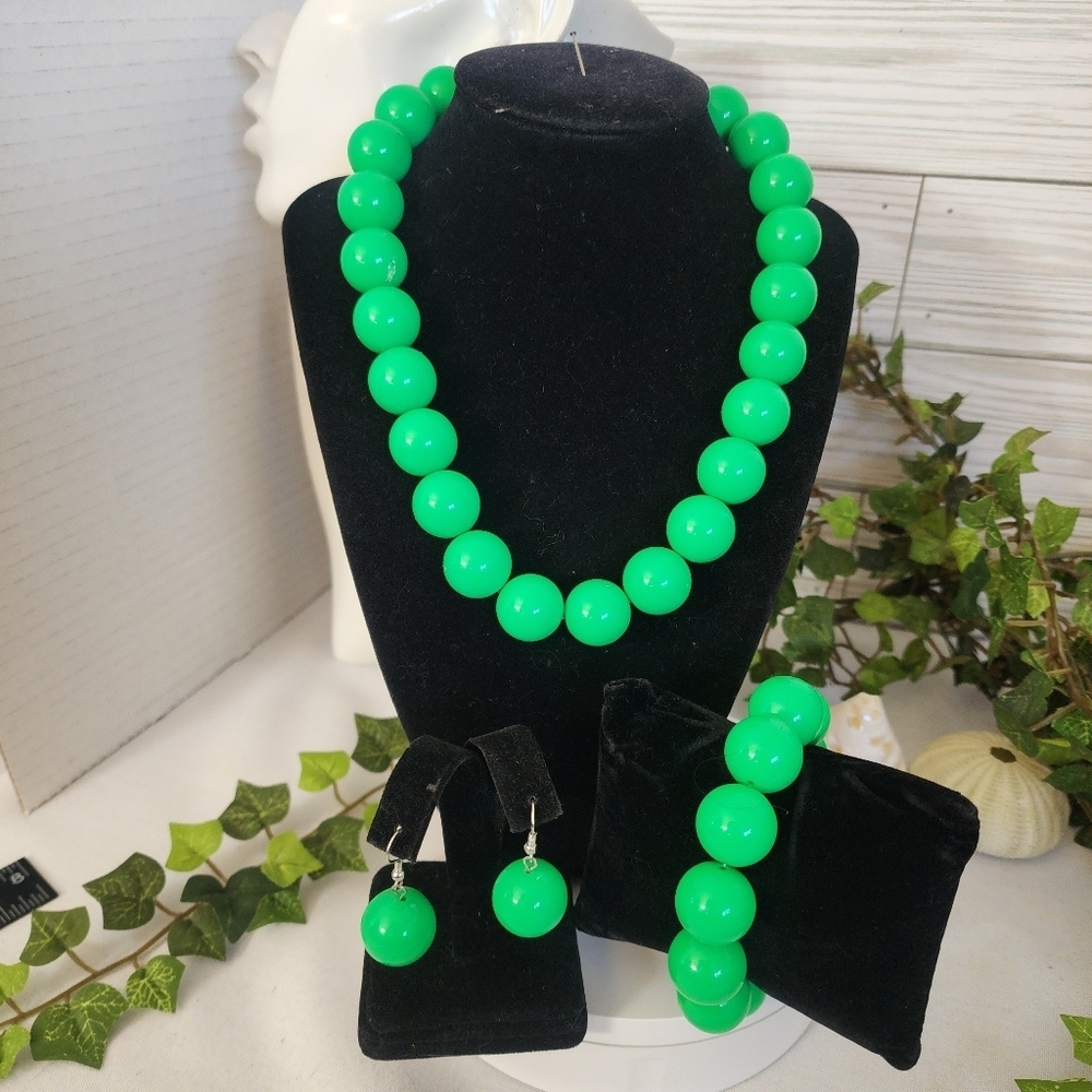 Acrylic Green Bead Necklace Earrings Set